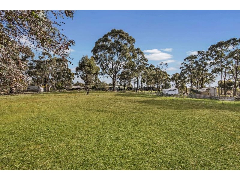 637 Calder Highway, Maiden Gully VIC 3551