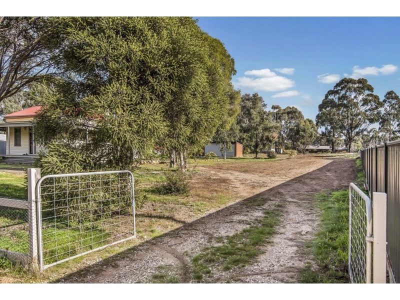 637 Calder Highway, Maiden Gully VIC 3551