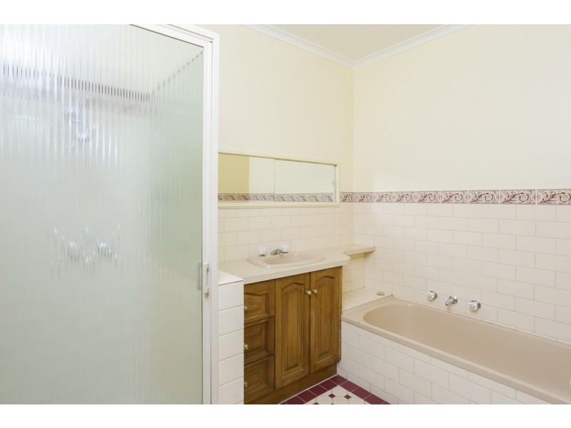 6 Rosemary Avenue, Strathdale VIC 3550