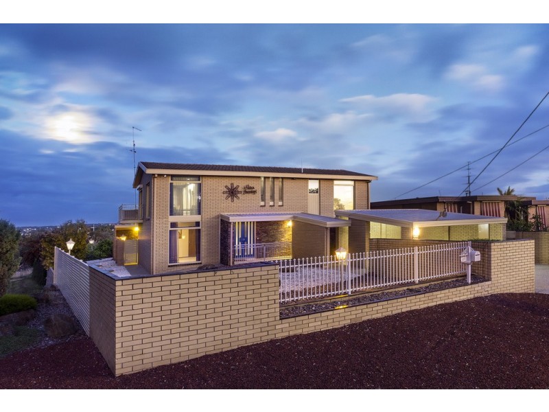 27 Poulston Street, Long Gully VIC 3550