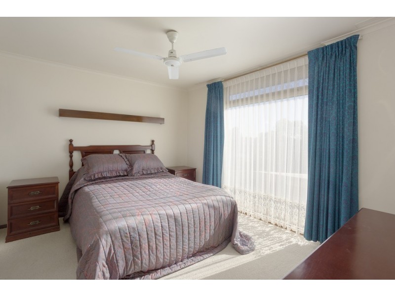 27 Poulston Street, Long Gully VIC 3550