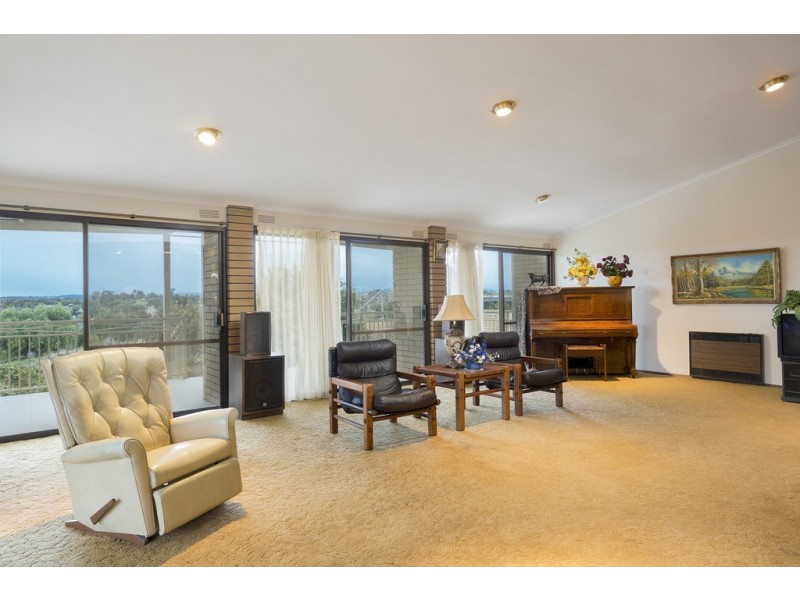 27 Poulston Street, Long Gully VIC 3550