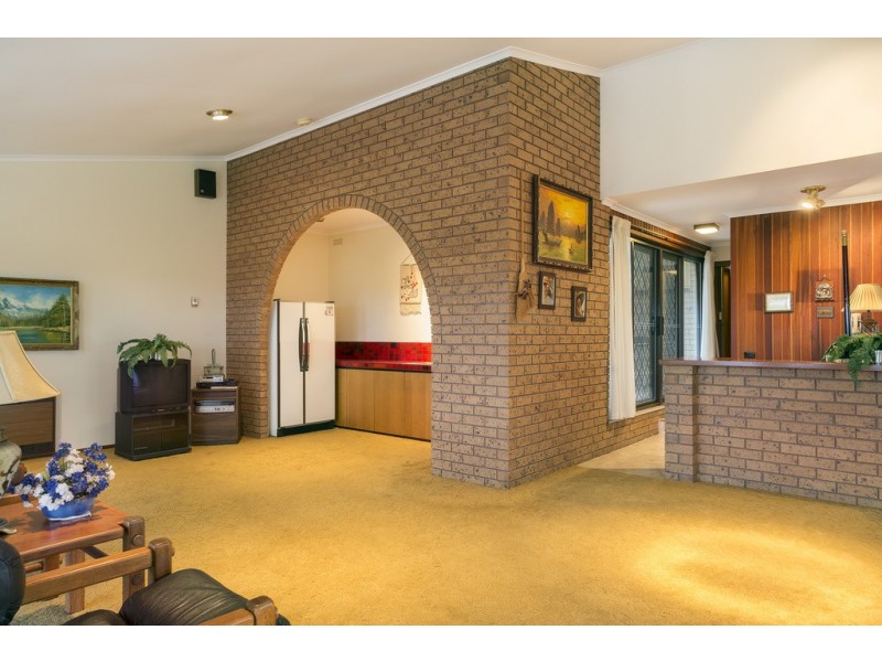 27 Poulston Street, Long Gully VIC 3550