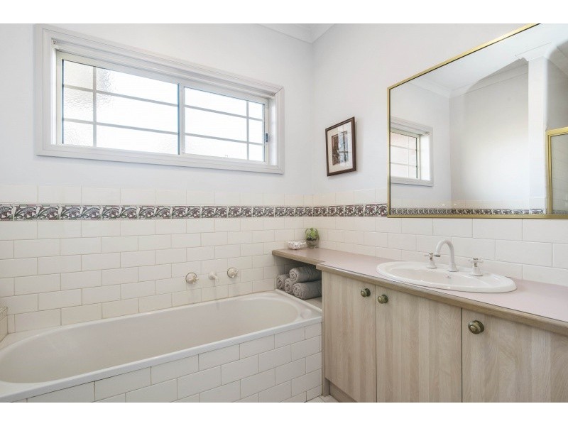 16 Gresham Court, Golden Square VIC 3555