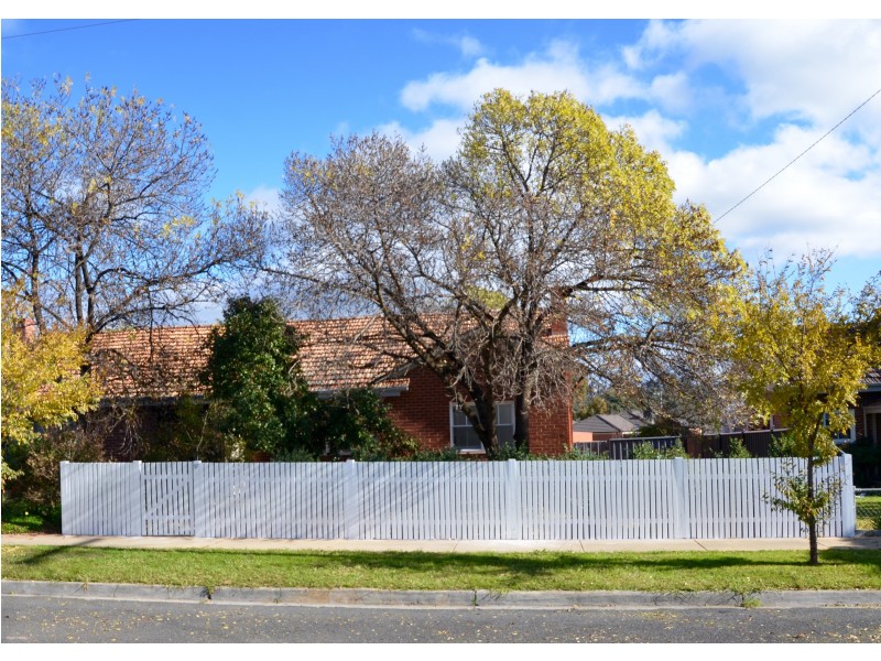 17 Churchill Avenue, Flora Hill VIC 3550