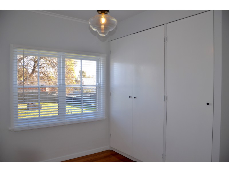 17 Churchill Avenue, Flora Hill VIC 3550