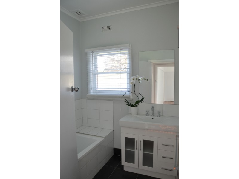 17 Churchill Avenue, Flora Hill VIC 3550