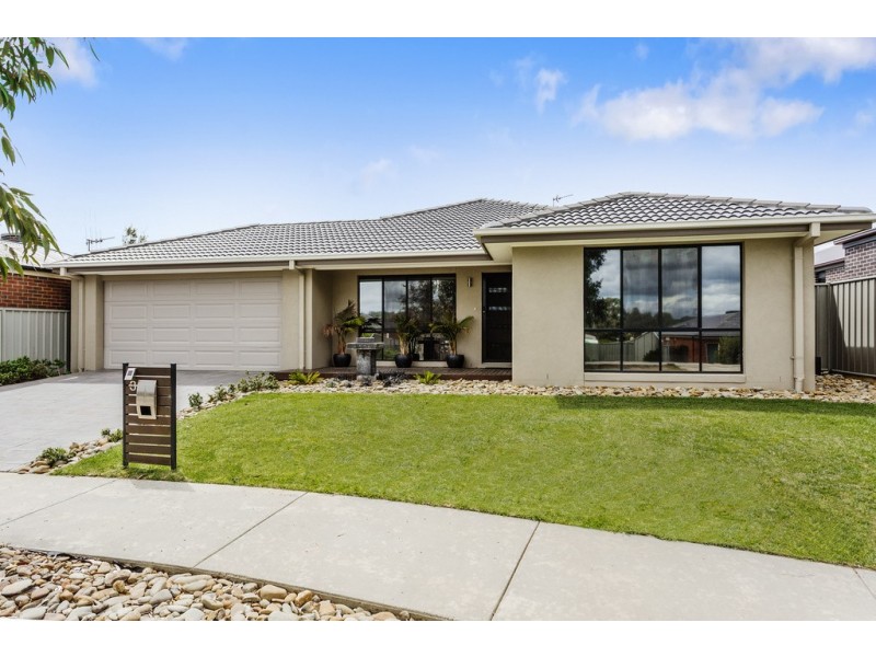 3 Klim Avenue, Kangaroo Flat VIC 3555