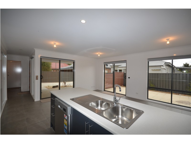 12a Hammer Street, Flora Hill VIC 3550