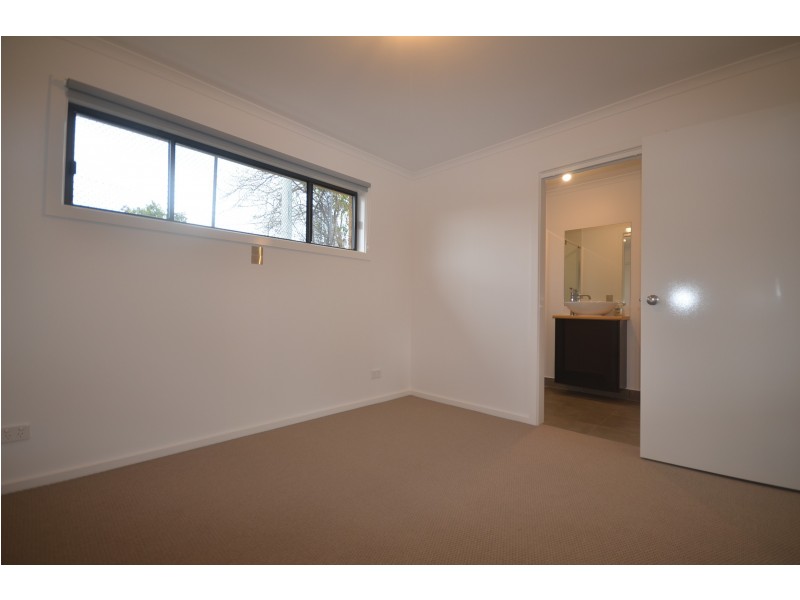 12a Hammer Street, Flora Hill VIC 3550