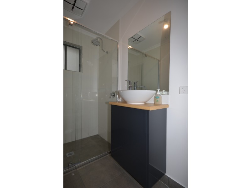 12a Hammer Street, Flora Hill VIC 3550