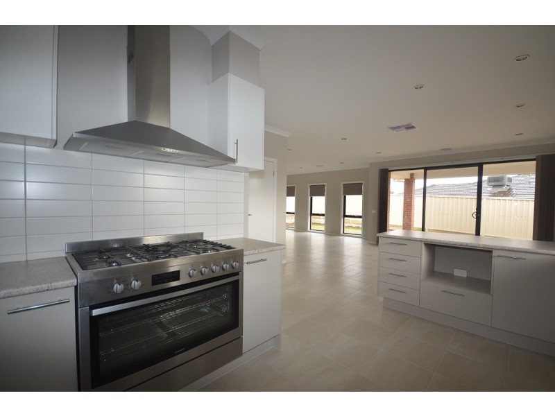 1/112a Osborne Street, Spring Gully VIC 3550