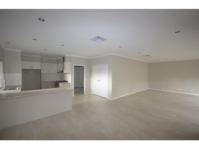 1/112a Osborne Street, Spring Gully VIC 3550