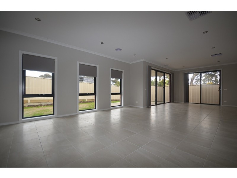 1/112a Osborne Street, Spring Gully VIC 3550