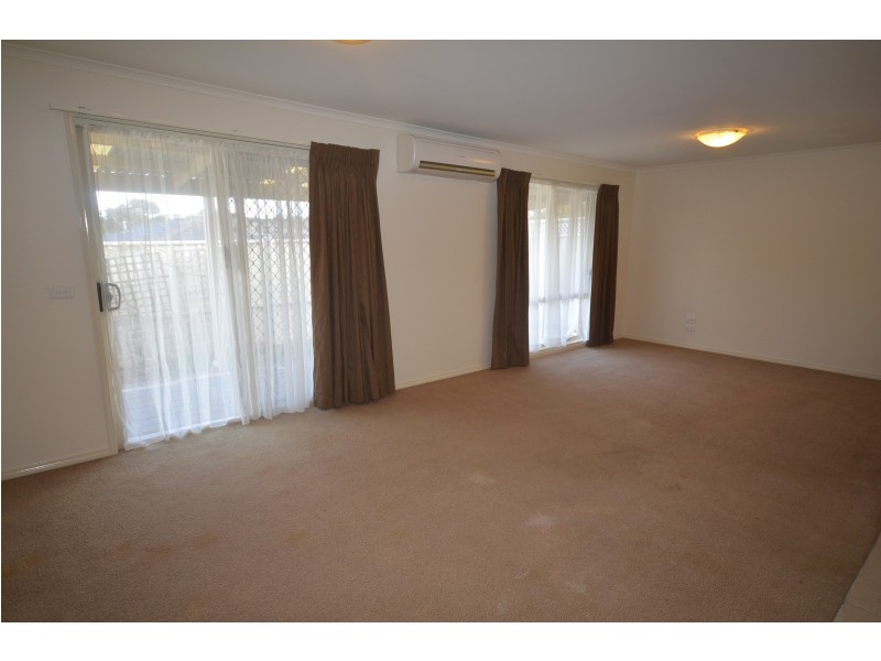 24 Elizabeth Street, Kangaroo Flat VIC 3555