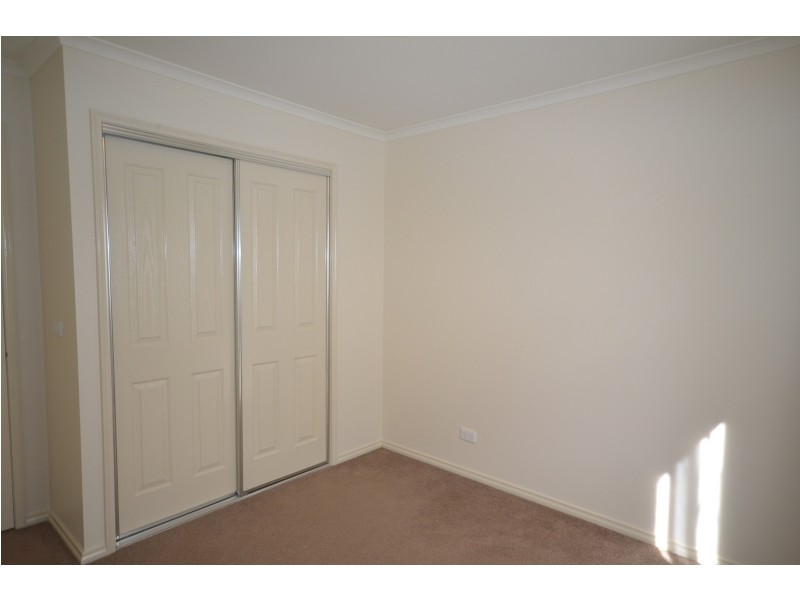 24 Elizabeth Street, Kangaroo Flat VIC 3555