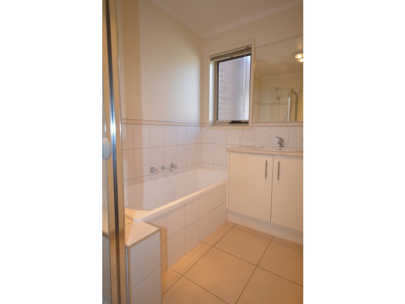 24 Elizabeth Street, Kangaroo Flat VIC 3555