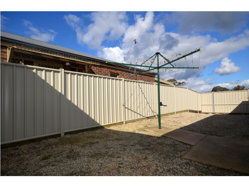 24 Elizabeth Street, Kangaroo Flat VIC 3555