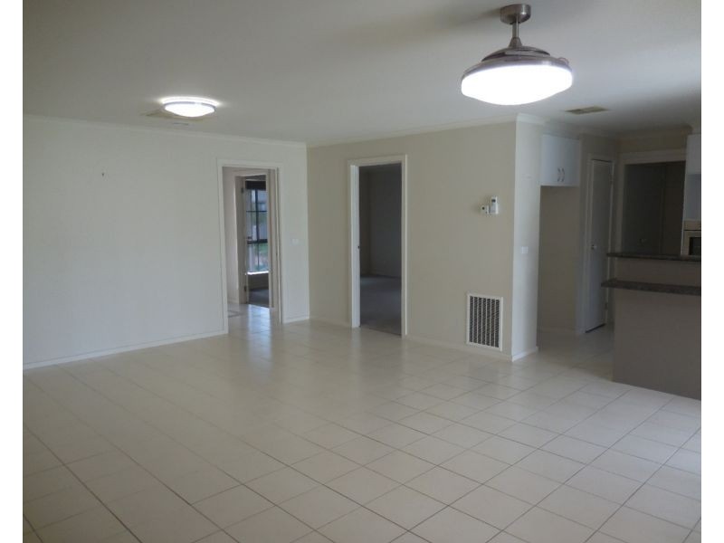 68 Myrtle Road, Ascot VIC 3551