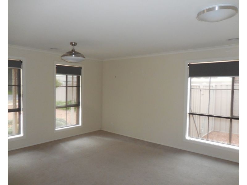 68 Myrtle Road, Ascot VIC 3551