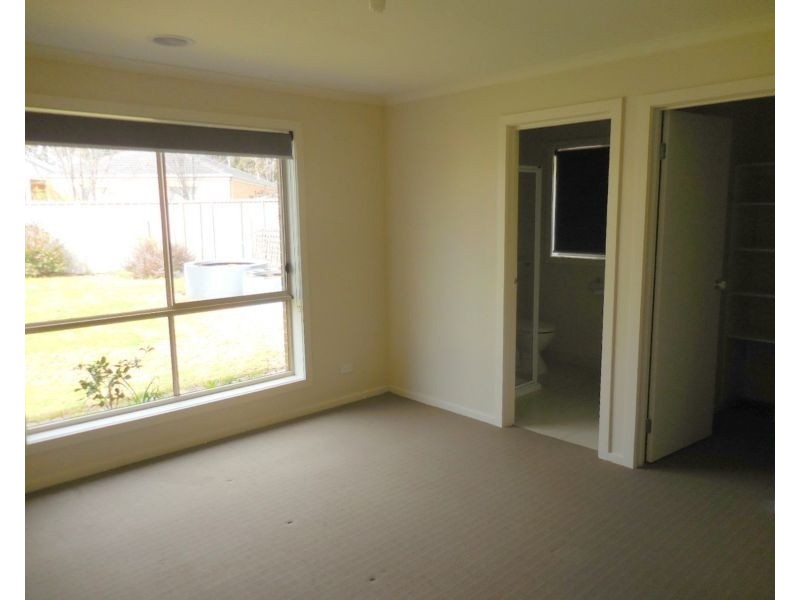 68 Myrtle Road, Ascot VIC 3551