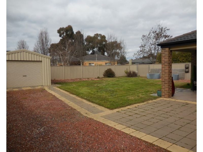 68 Myrtle Road, Ascot VIC 3551