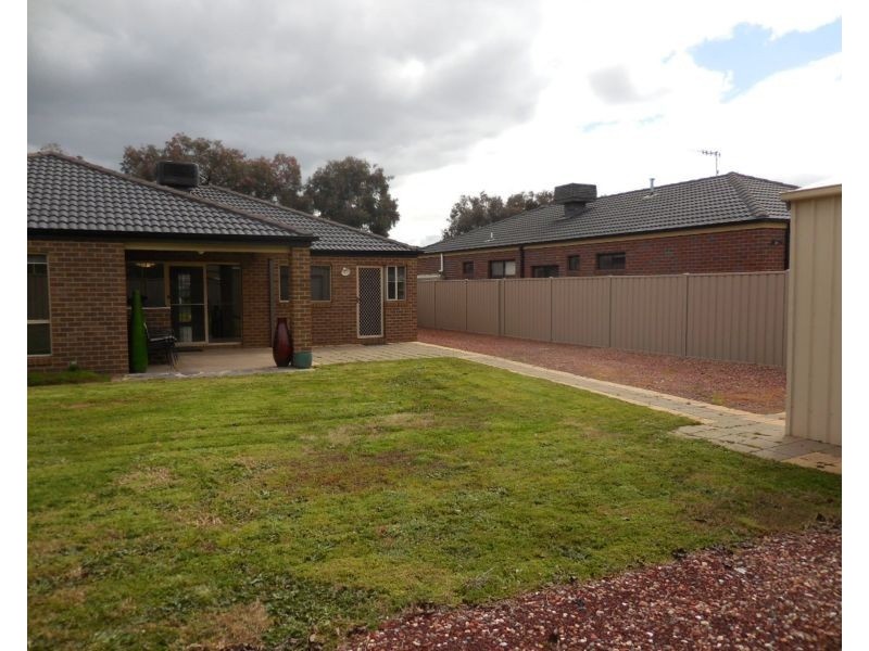 68 Myrtle Road, Ascot VIC 3551