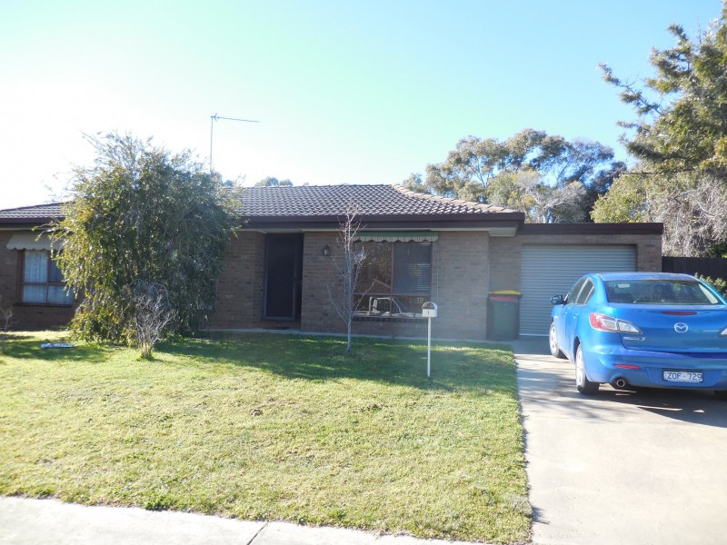 2/1 Jeffery Avenue, Flora Hill VIC 3550