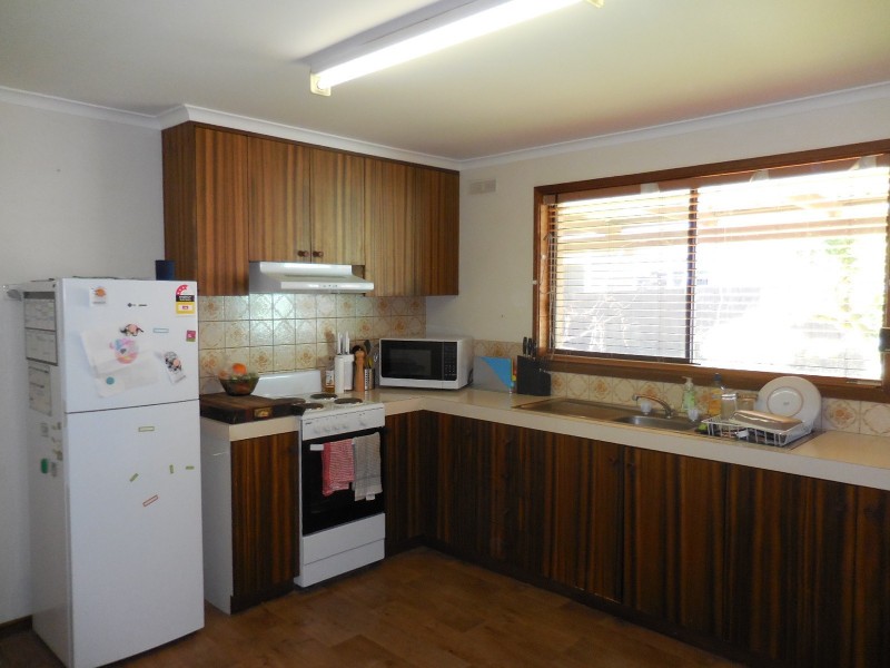 2/1 Jeffery Avenue, Flora Hill VIC 3550