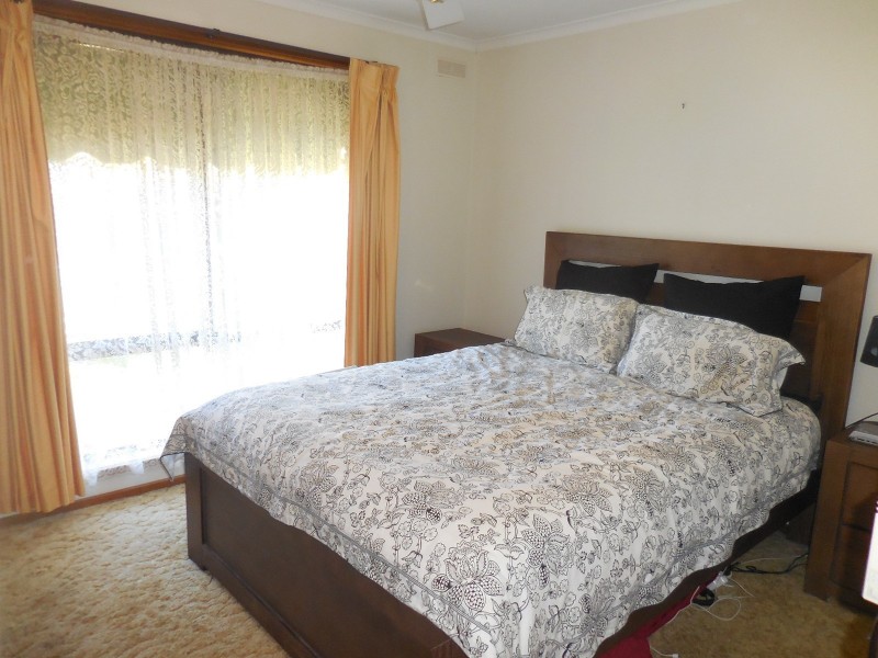 2/1 Jeffery Avenue, Flora Hill VIC 3550