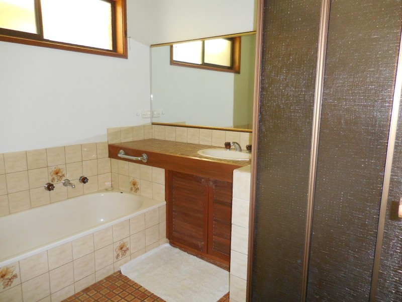 2/1 Jeffery Avenue, Flora Hill VIC 3550