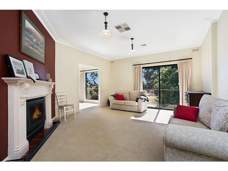 25 Herbert Avenue, Strathdale VIC 3550