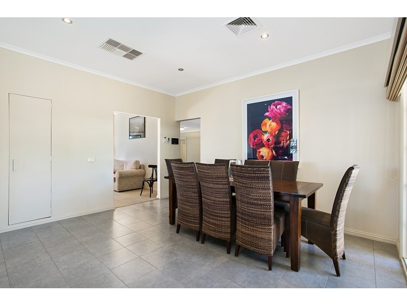 25 Herbert Avenue, Strathdale VIC 3550