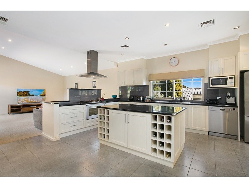 25 Herbert Avenue, Strathdale VIC 3550