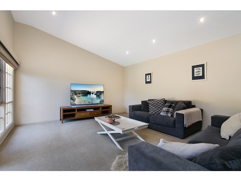 25 Herbert Avenue, Strathdale VIC 3550