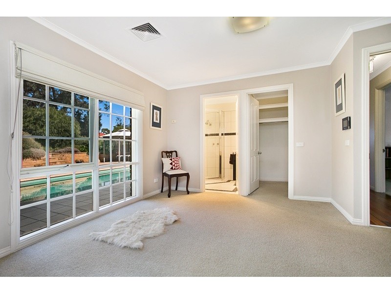 25 Herbert Avenue, Strathdale VIC 3550