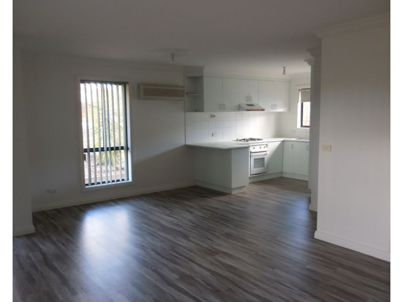 2/14 Sherwood Drive, Flora Hill VIC 3550