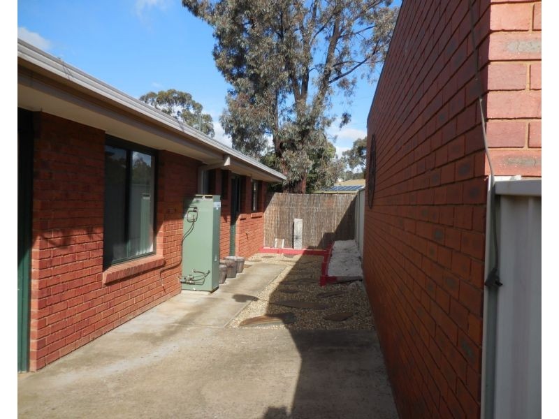 2/14 Sherwood Drive, Flora Hill VIC 3550