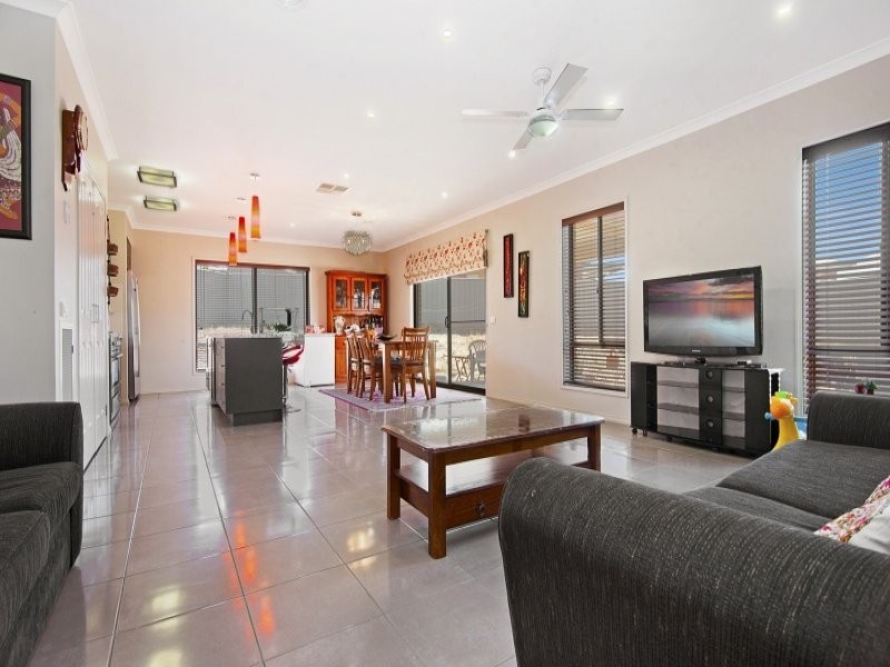 16 Topaz Avenue, White Hills VIC 3550