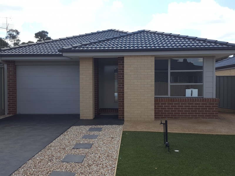 1/20A Emmett Street, Golden Square VIC 3555