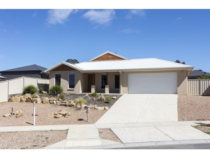 27 Grantham Terrace, Kangaroo Flat VIC 3555