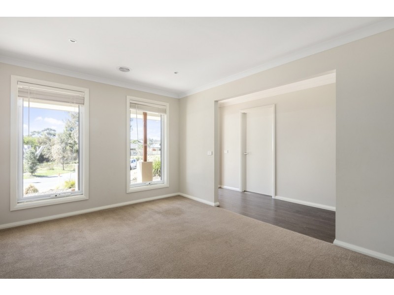 27 Grantham Terrace, Kangaroo Flat VIC 3555