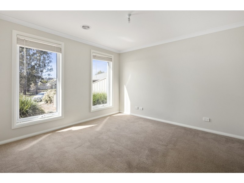 27 Grantham Terrace, Kangaroo Flat VIC 3555