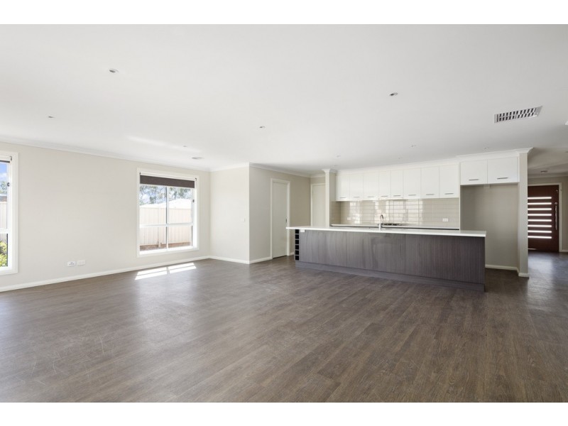 27 Grantham Terrace, Kangaroo Flat VIC 3555