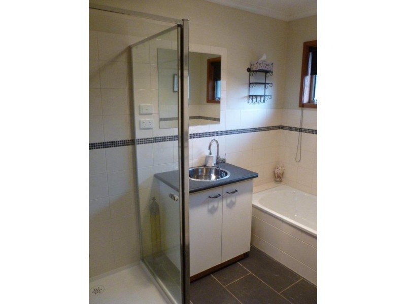 11 Bank Street, Kangaroo Flat VIC 3555