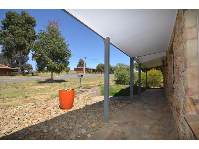 11 Bank Street, Kangaroo Flat VIC 3555