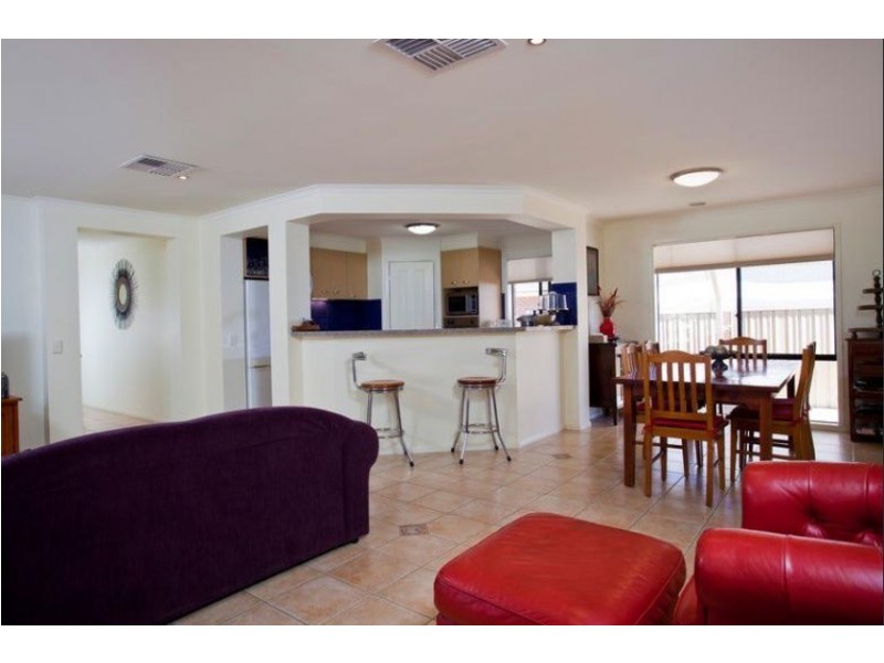 9 Bedarra Court, Maiden Gully VIC 3551