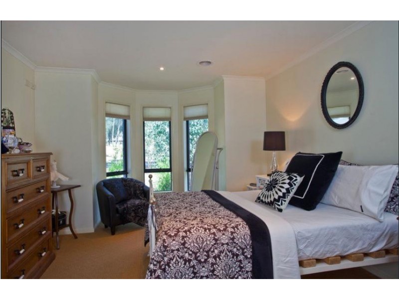 9 Bedarra Court, Maiden Gully VIC 3551