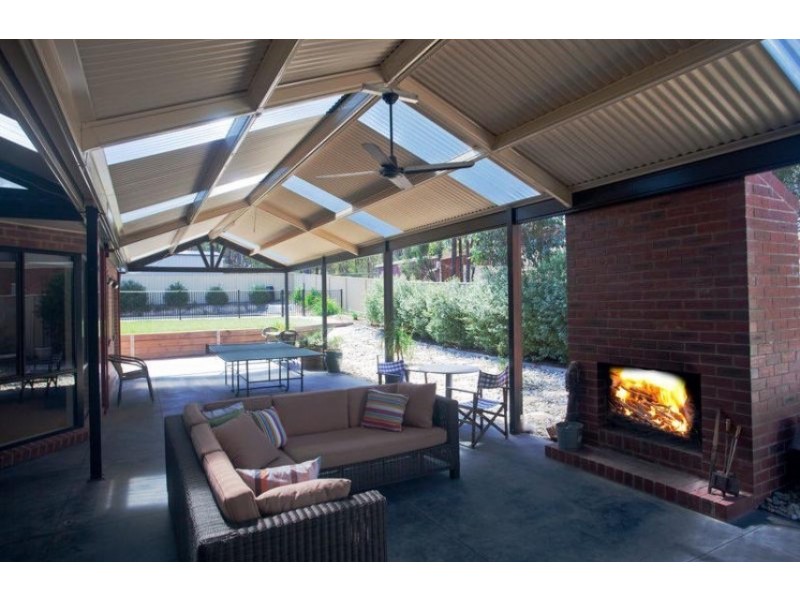 9 Bedarra Court, Maiden Gully VIC 3551