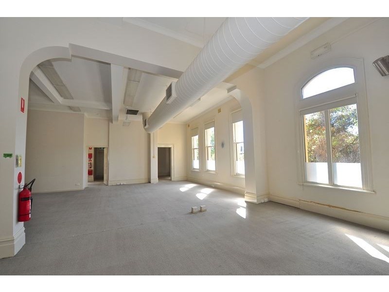 9 High Street, Eaglehawk VIC 3556